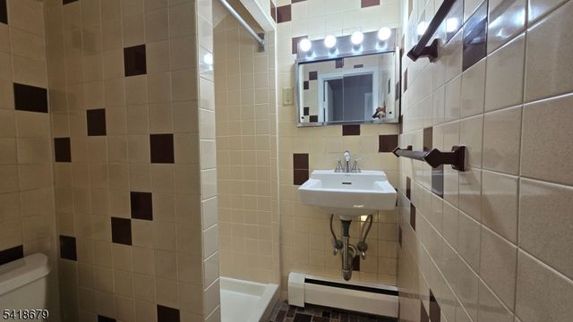 2 Saddle River Rd, Fair Lawn Boro, NJ 07410