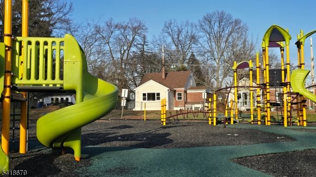 2 Saddle River Rd, Fair Lawn Boro, NJ 07410