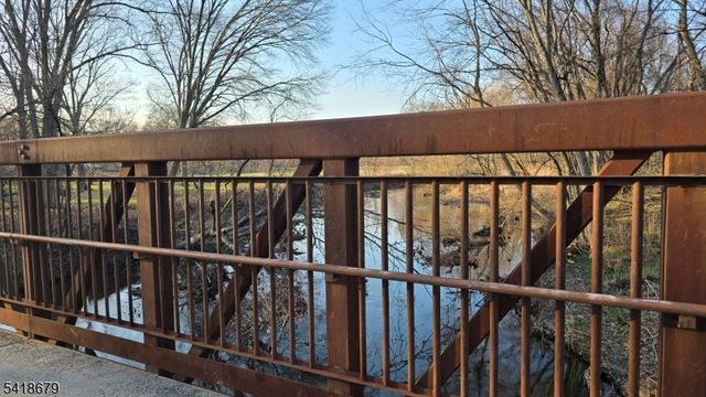 2 Saddle River Rd, Fair Lawn Boro, NJ 07410