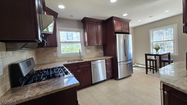 2 Saddle River Rd, Fair Lawn Boro, NJ 07410