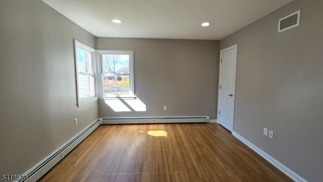 2 Saddle River Rd, Fair Lawn Boro, NJ 07410