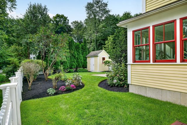 95 Woburn St, Lexington, MA 02420