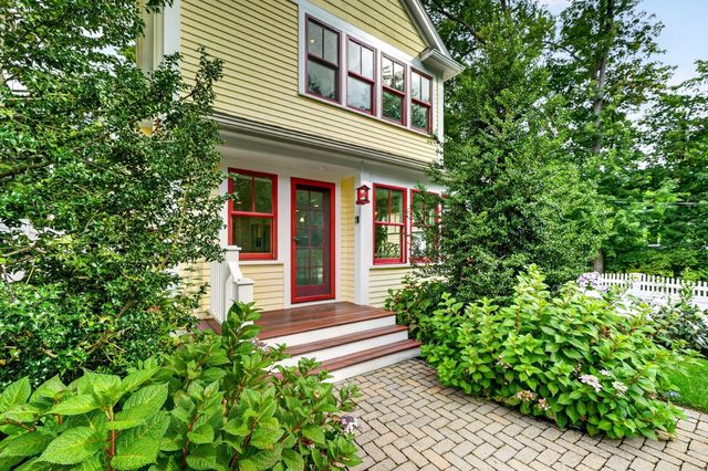 95 Woburn St, Lexington, MA 02420