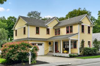 95 Woburn St, Lexington, MA 02420