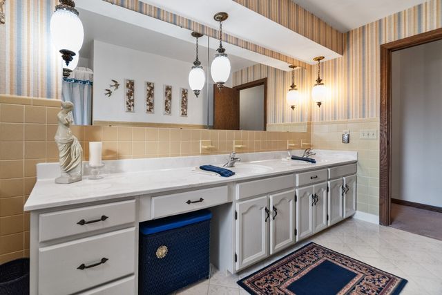 4706 COLONIAL Avenue, Erie, PA 16506