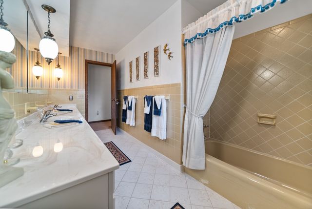 4706 COLONIAL Avenue, Erie, PA 16506