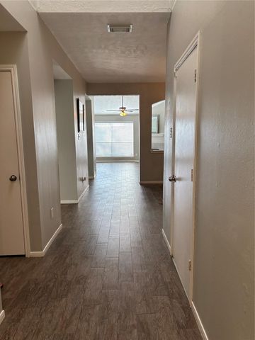1702 Oak Ridge Drive, Kemah, TX 77565