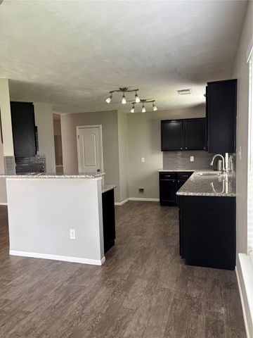 1702 Oak Ridge Drive, Kemah, TX 77565