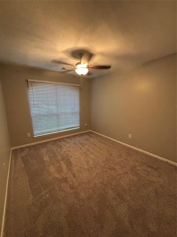 1702 Oak Ridge Drive, Kemah, TX 77565