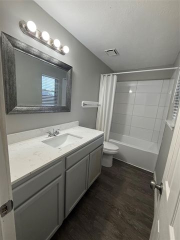1702 Oak Ridge Drive, Kemah, TX 77565