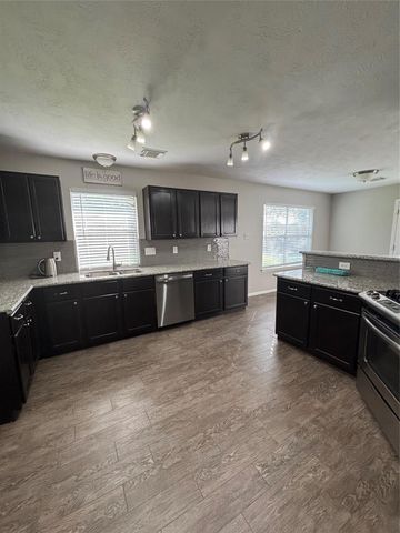 1702 Oak Ridge Drive, Kemah, TX 77565