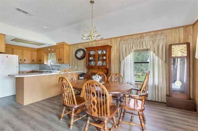 600 Sam Houston Loop, Point Blank, TX 77364
