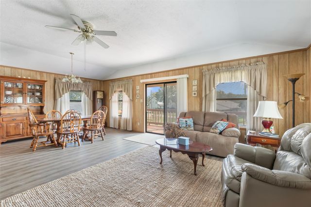 600 Sam Houston Loop, Point Blank, TX 77364