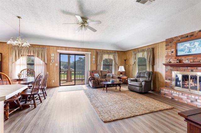 600 Sam Houston Loop, Point Blank, TX 77364