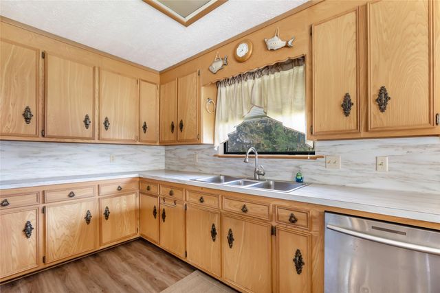 600 Sam Houston Loop, Point Blank, TX 77364