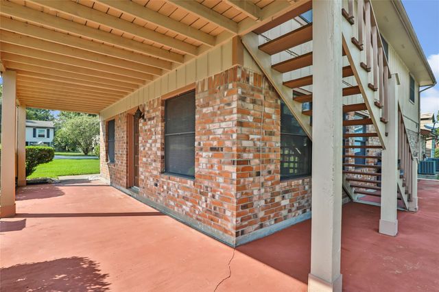 600 Sam Houston Loop, Point Blank, TX 77364
