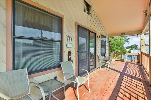 600 Sam Houston Loop, Point Blank, TX 77364