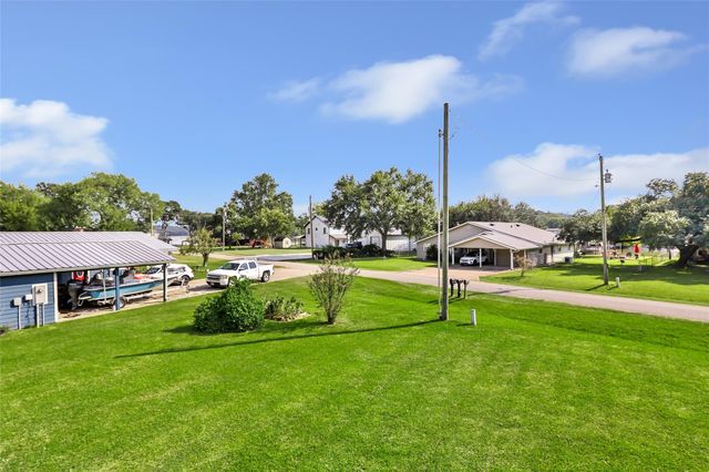 600 Sam Houston Loop, Point Blank, TX 77364