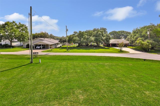 600 Sam Houston Loop, Point Blank, TX 77364