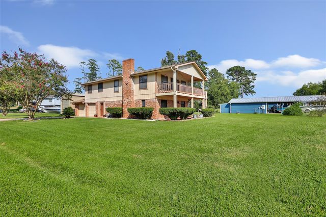 600 Sam Houston Loop, Point Blank, TX 77364