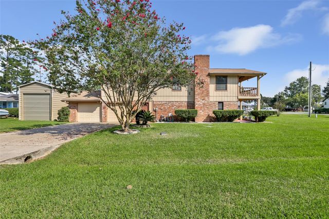 600 Sam Houston Loop, Point Blank, TX 77364