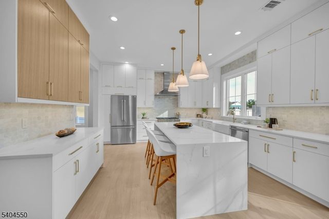 7 Canterbury Ln, Millburn Twp., NJ 07078