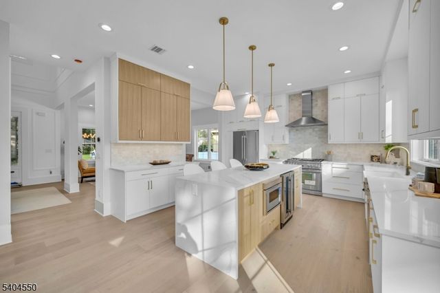 7 Canterbury Ln, Millburn Twp., NJ 07078