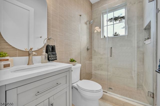 7 Canterbury Ln, Millburn Twp., NJ 07078