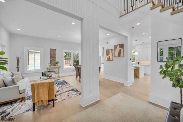 7 Canterbury Ln, Millburn Twp., NJ 07078