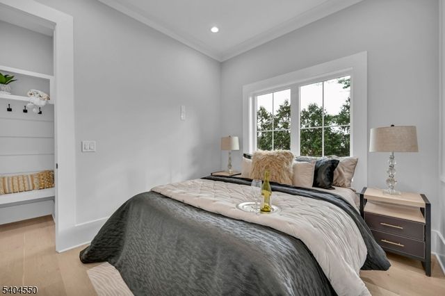 7 Canterbury Ln, Millburn Twp., NJ 07078