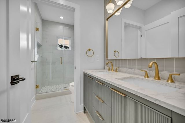 7 Canterbury Ln, Millburn Twp., NJ 07078