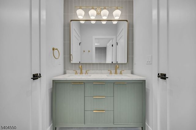 7 Canterbury Ln, Millburn Twp., NJ 07078