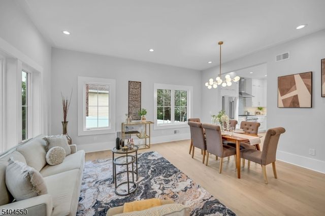 7 Canterbury Ln, Millburn Twp., NJ 07078