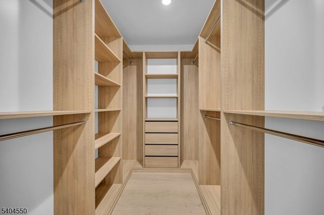 7 Canterbury Ln, Millburn Twp., NJ 07078