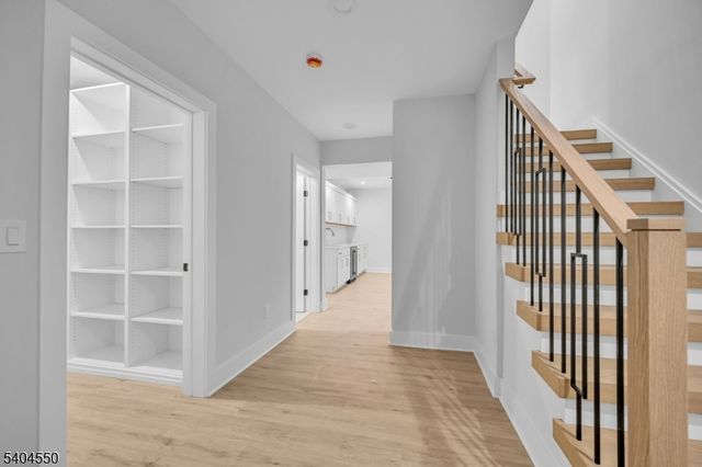 7 Canterbury Ln, Millburn Twp., NJ 07078