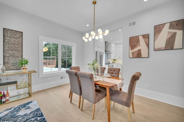 7 Canterbury Ln, Millburn Twp., NJ 07078