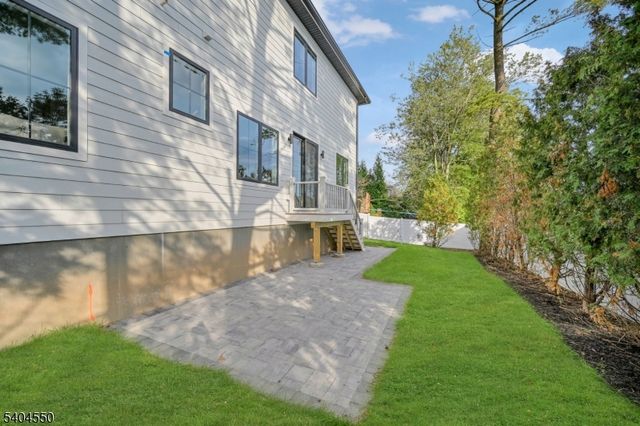 7 Canterbury Ln, Millburn Twp., NJ 07078