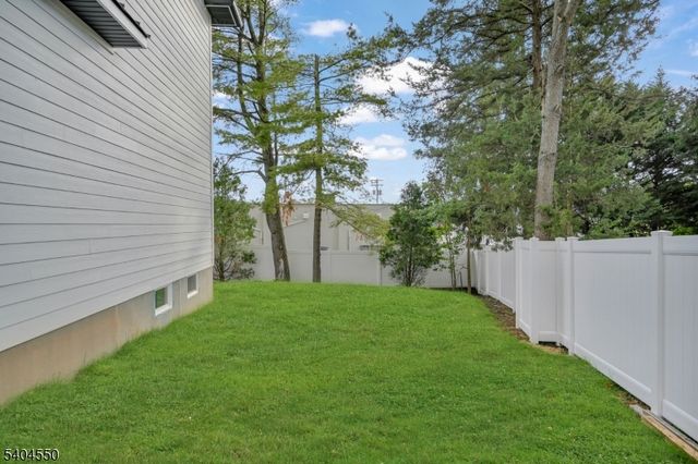 7 Canterbury Ln, Millburn Twp., NJ 07078