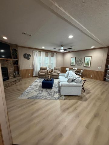 1516 Alexandria Hwy, Leesville, LA 71446