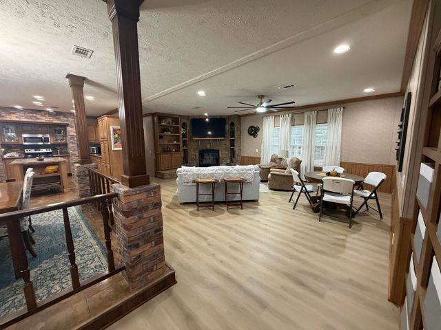 1516 Alexandria Hwy, Leesville, LA 71446