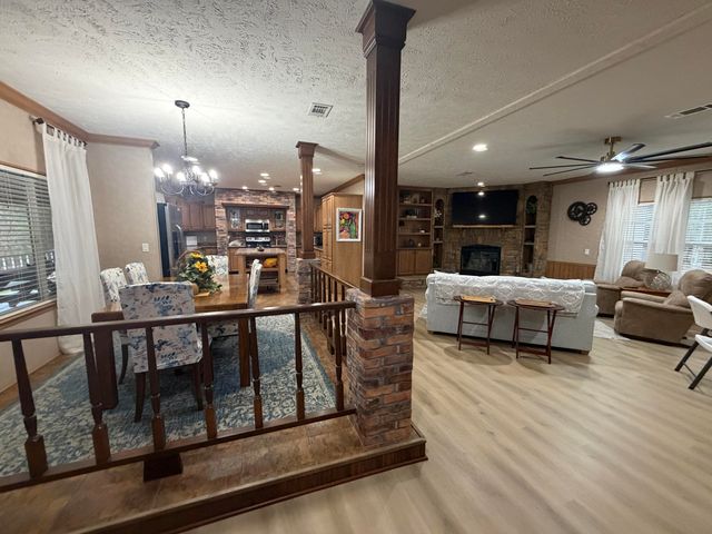 1516 Alexandria Hwy, Leesville, LA 71446