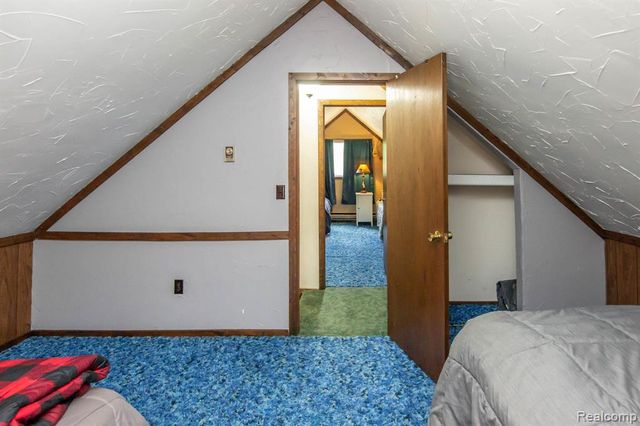 202 Redwine Dr, Houghton Lake, MI 48629