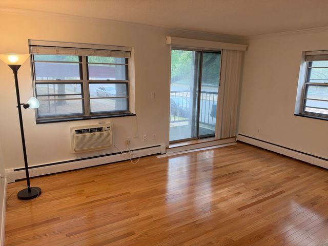 4925 Washington St 207, Boston, MA 02132