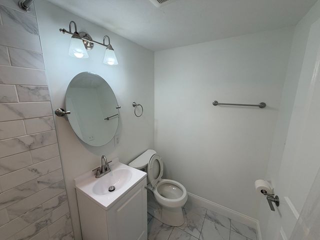 4925 Washington St 207, Boston, MA 02132