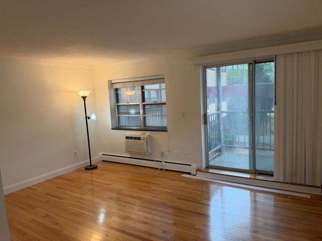4925 Washington St 207, Boston, MA 02132