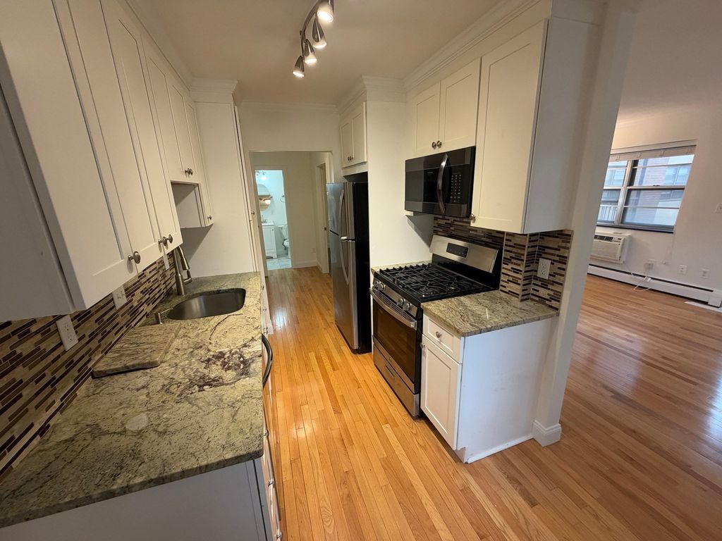 4925 Washington St 207, Boston, MA 02132