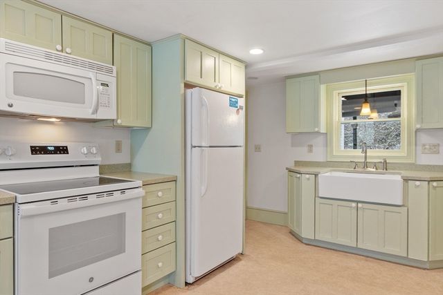 1 Whitney Rd, Shirley, MA 01464
