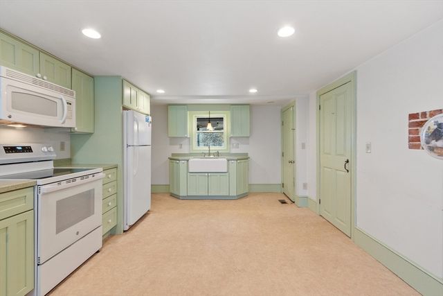 1 Whitney Rd, Shirley, MA 01464