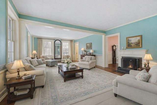 1 Whitney Rd, Shirley, MA 01464
