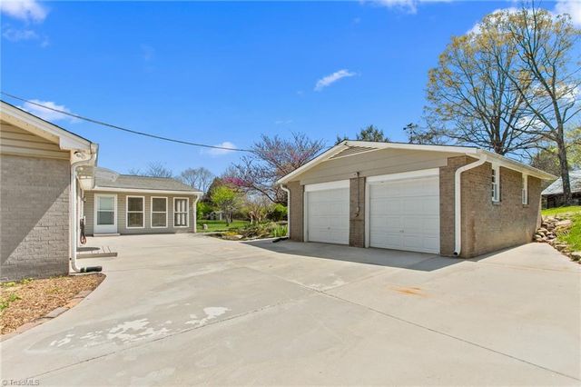 4907 Montevista Drive, Greensboro, NC 27407